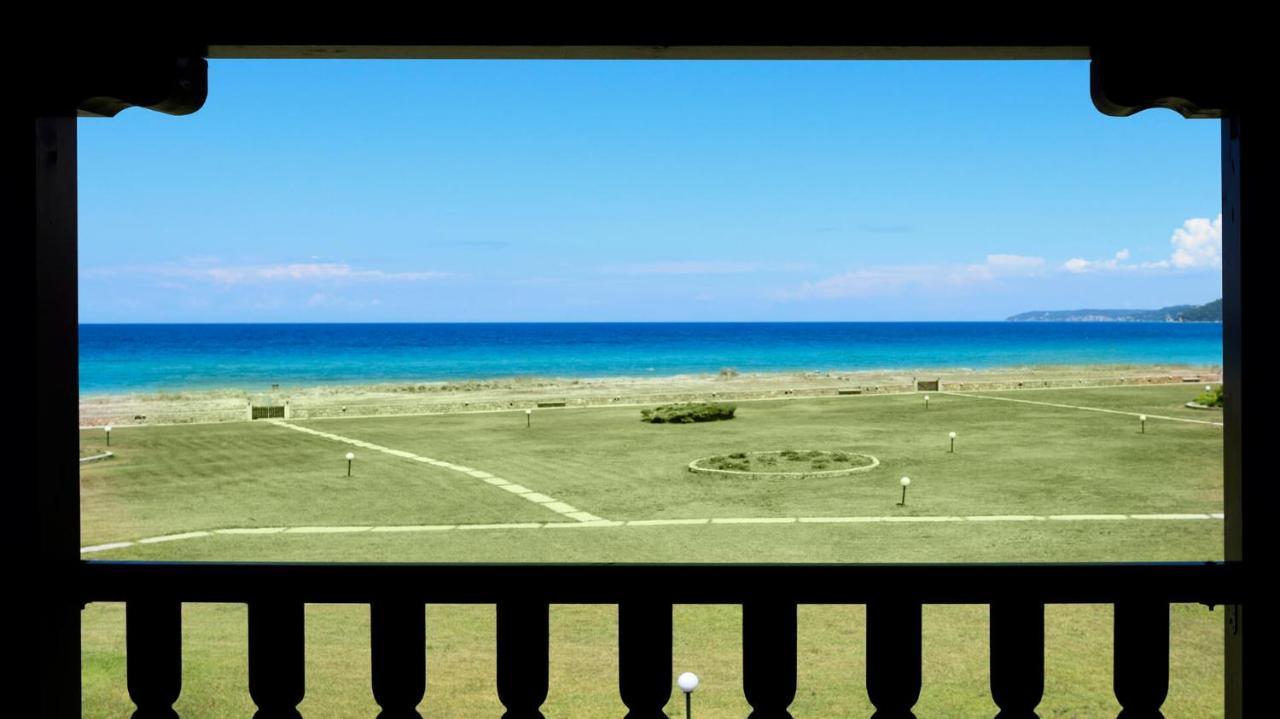 Soleado Beachfront Villa Skala Fourkas Luaran gambar